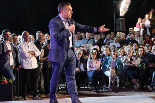 Ο διάλογος 96χρονης με τον Αλέξη Τσίπρα: «Δεύτερος Καποδίστριας για την Ελλάδα» [βίντεο]